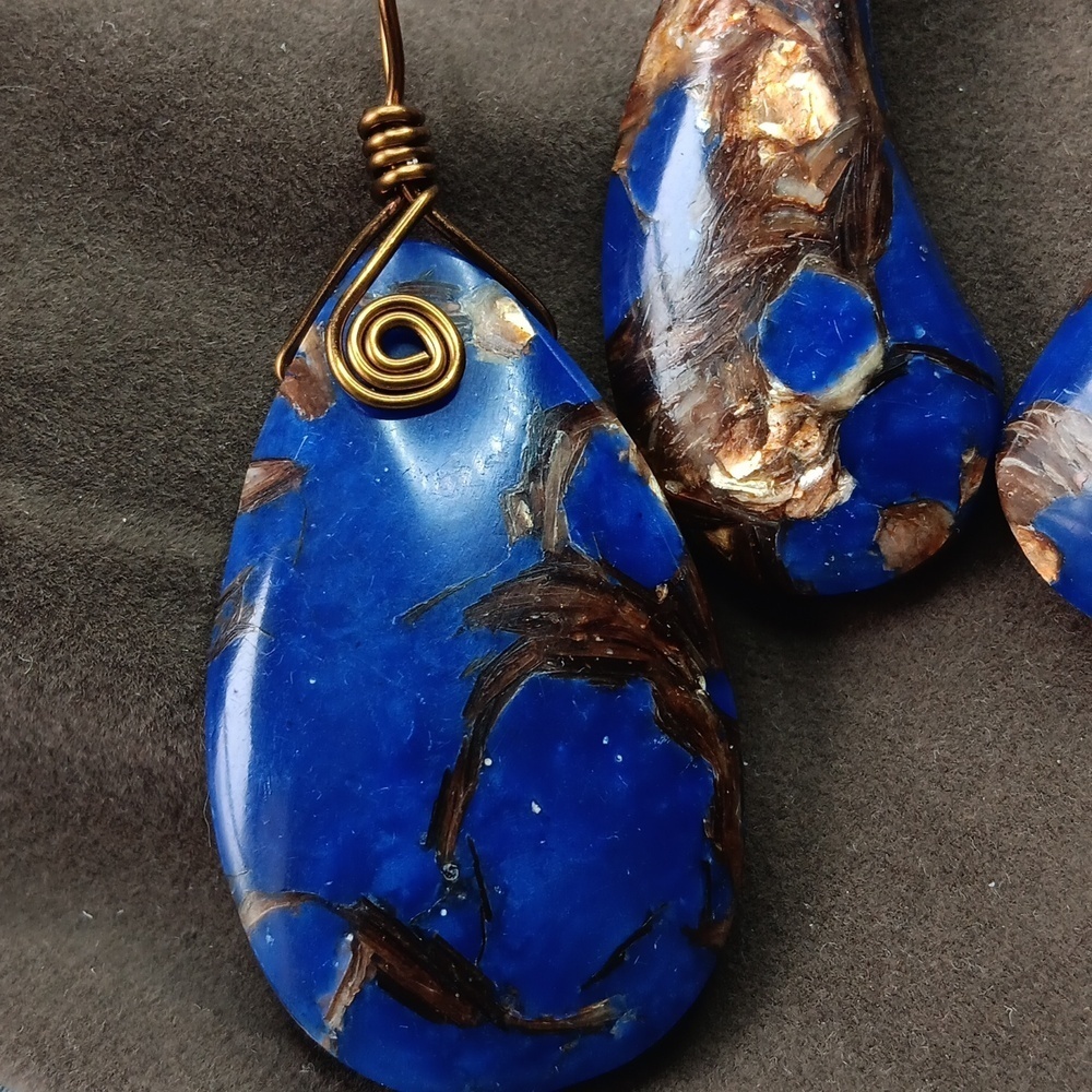 Elegant Blue and Gold Resin Earring & Pendant Set - Picture 3 of 4